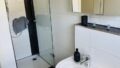 Gäste-WC mit Dusche